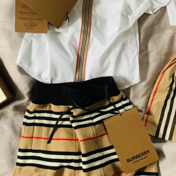 Matching Burberry 6 month boy girl - Picture 2 of 3
